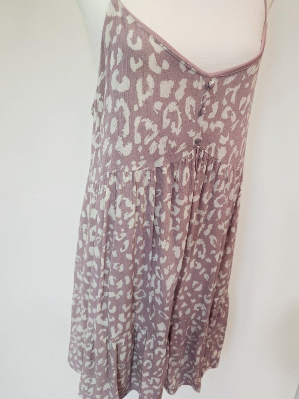 🌸 Savannah Jane Dress Size Large  NWT | Flowy Leopard Print | Adjustable Straps - Picture 2 of 10